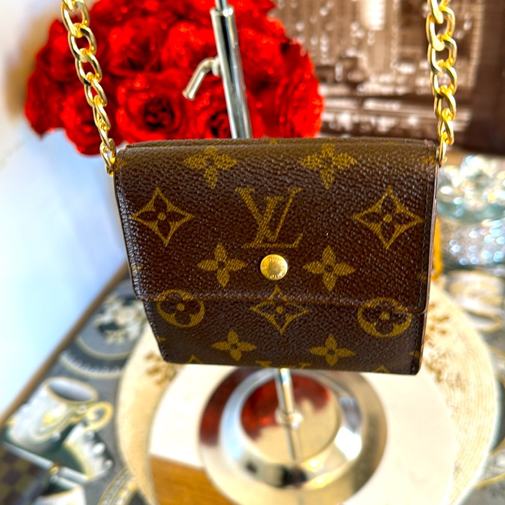 Lv Elise bifold monogram wallet clean interior comes with the chain.